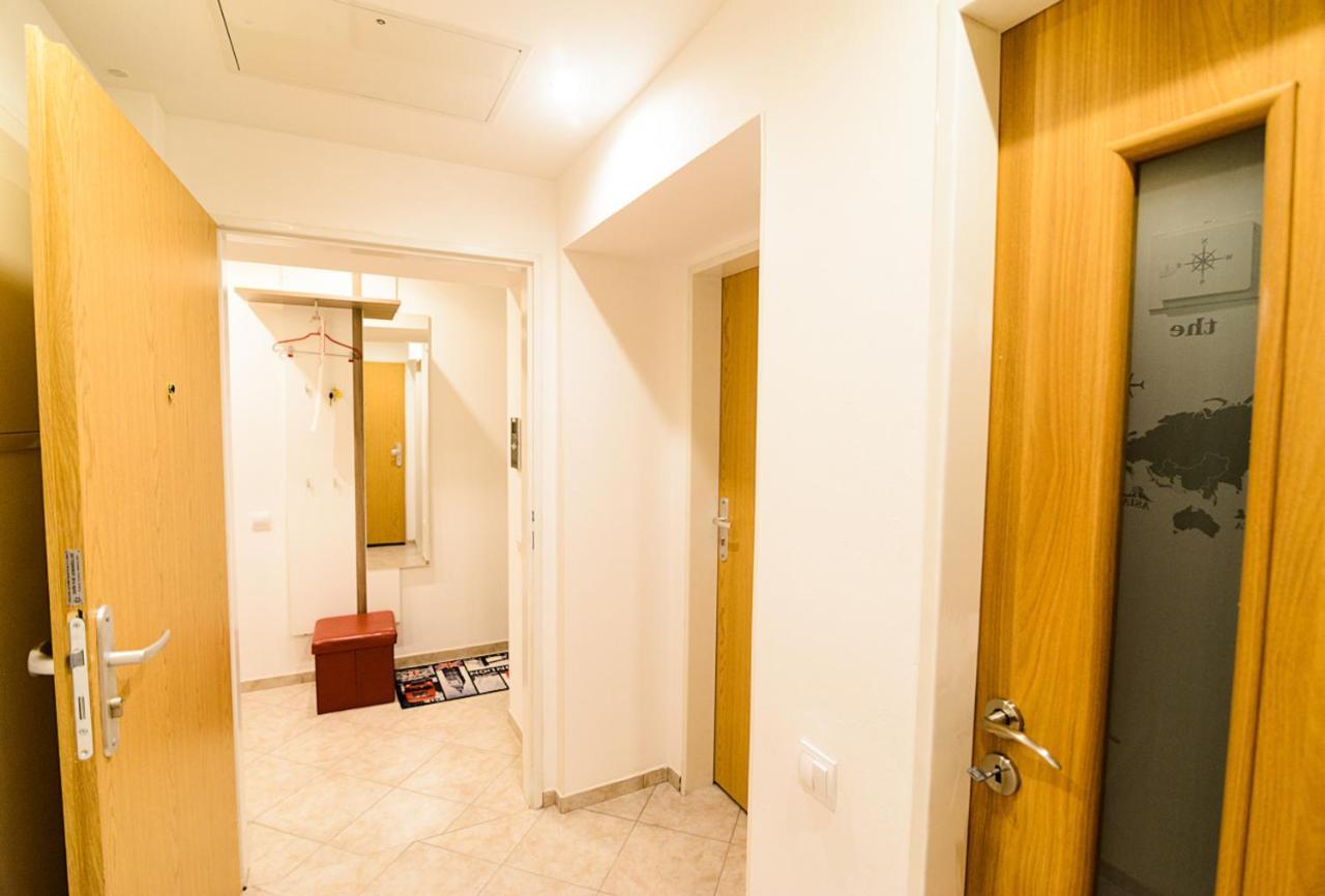 פראג Ground Floor Apartment מראה חיצוני תמונה