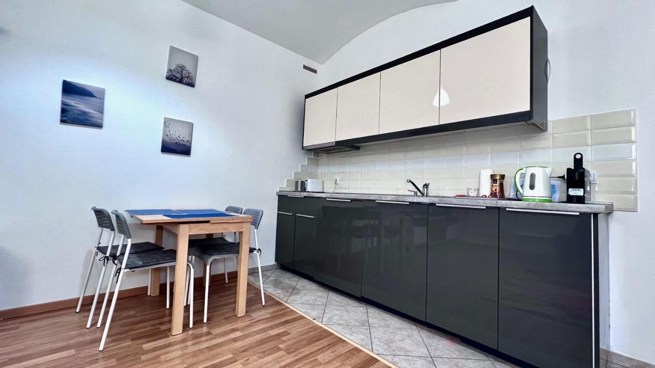 פראג Ground Floor Apartment מראה חיצוני תמונה